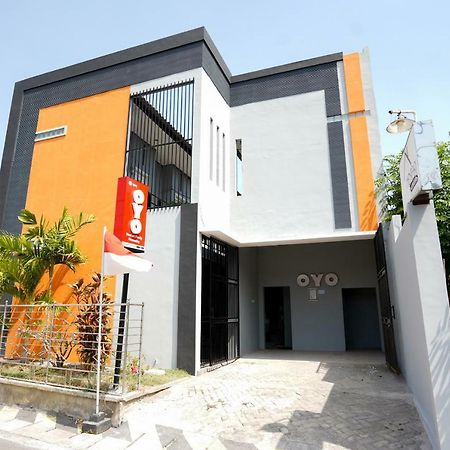 Oyo 1316 Mentari Family Homestay Probolinggo Exteriör bild