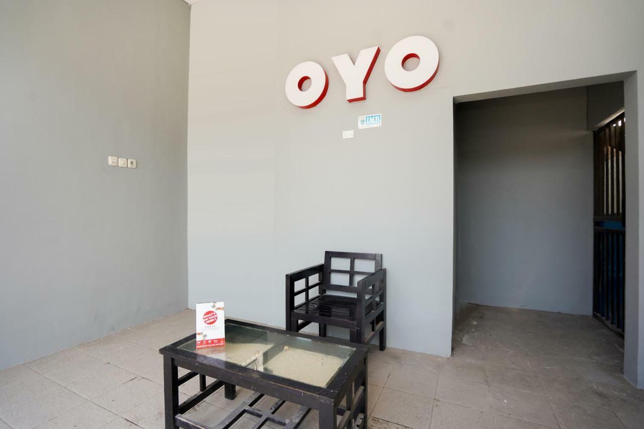 Oyo 1316 Mentari Family Homestay Probolinggo Exteriör bild