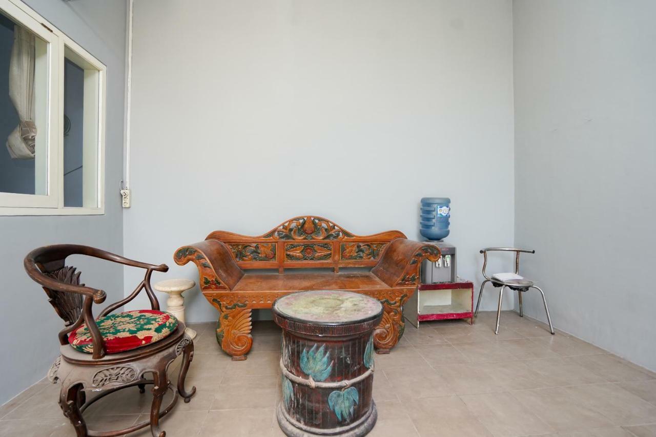 Oyo 1316 Mentari Family Homestay Probolinggo Exteriör bild