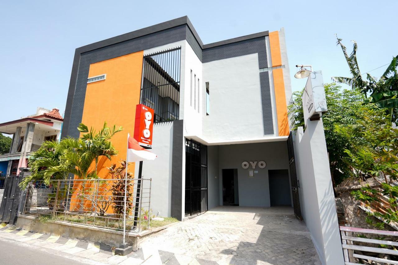 Oyo 1316 Mentari Family Homestay Probolinggo Exteriör bild